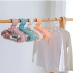 Perchas para ropa de bebé perchas de plástico portátiles para abrigos, toallas y bufandas, con diseño resistente al viento, ideales para organizar la ropa infantil.