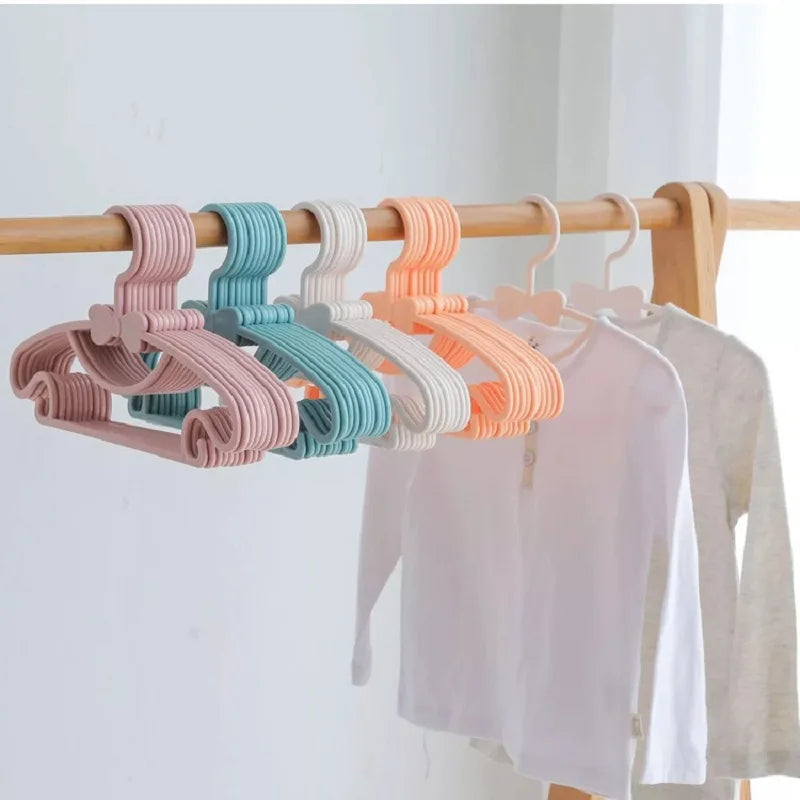 Perchas para ropa de bebé perchas de plástico portátiles para abrigos, toallas y bufandas, con diseño resistente al viento, ideales para organizar la ropa infantil.