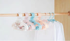 Perchas para ropa de bebé perchas de plástico portátiles para abrigos, toallas y bufandas, con diseño resistente al viento, ideales para organizar la ropa infantil.