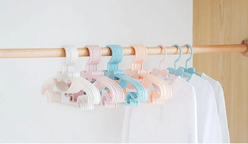 Perchas para ropa de bebé perchas de plástico portátiles para abrigos, toallas y bufandas, con diseño resistente al viento, ideales para organizar la ropa infantil.