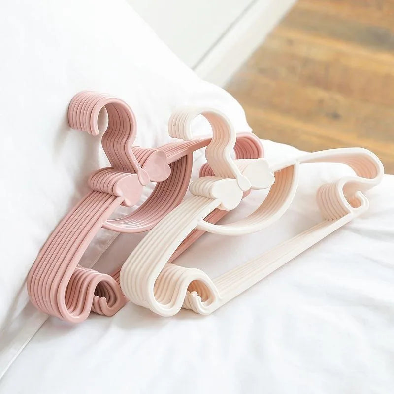 Perchas para ropa de bebé perchas de plástico portátiles para abrigos, toallas y bufandas, con diseño resistente al viento, ideales para organizar la ropa infantil.