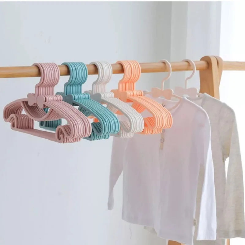 Perchas para ropa de bebé perchas de plástico portátiles para abrigos, toallas y bufandas, con diseño resistente al viento, ideales para organizar la ropa infantil.